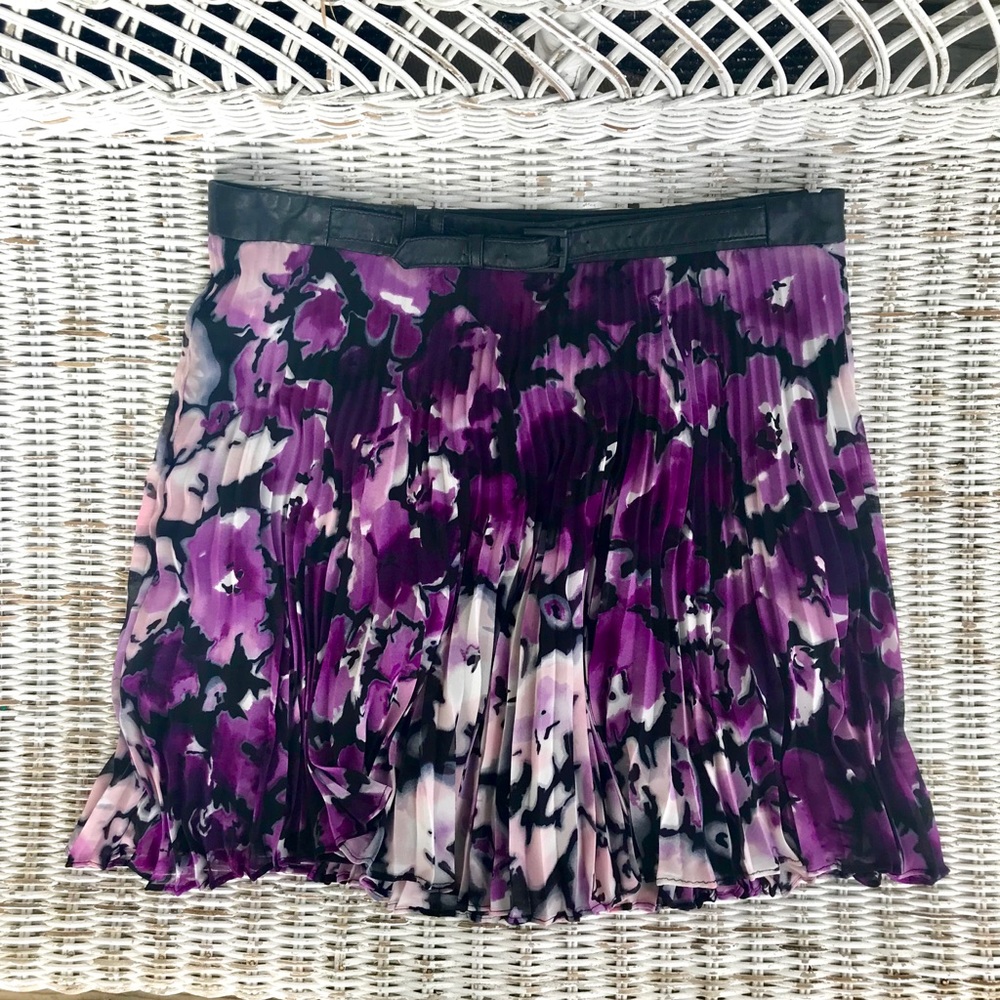 🆕NWOT {BCBGeneration} Purple Floral Micro-pleat Mini Swing Skirt • Size 8 - Picture 6 of 8
